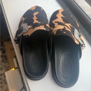 SCHUTZ Kids Black and Tan Slippers